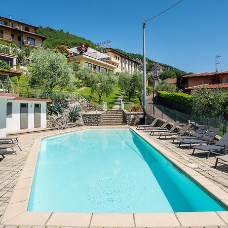 Hotel Miranda Riva di Solto Eksteriør bilde
