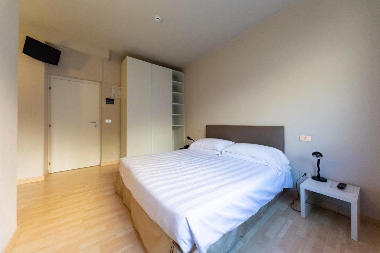 Hotel Miranda Riva di Solto Eksteriør bilde