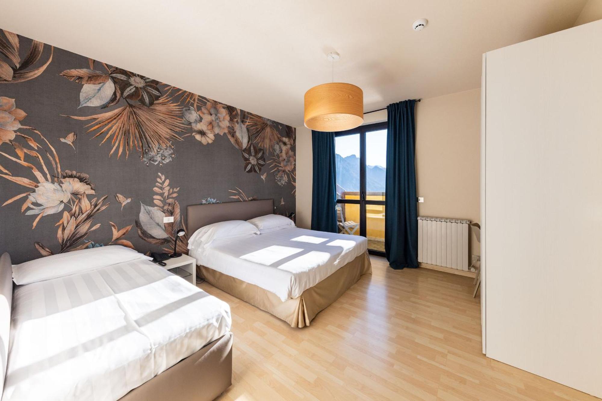 Hotel Miranda Riva di Solto Eksteriør bilde