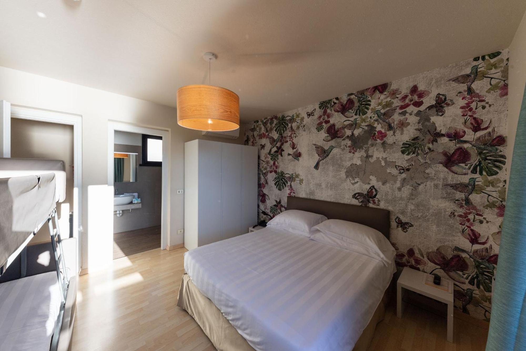 Hotel Miranda Riva di Solto Eksteriør bilde