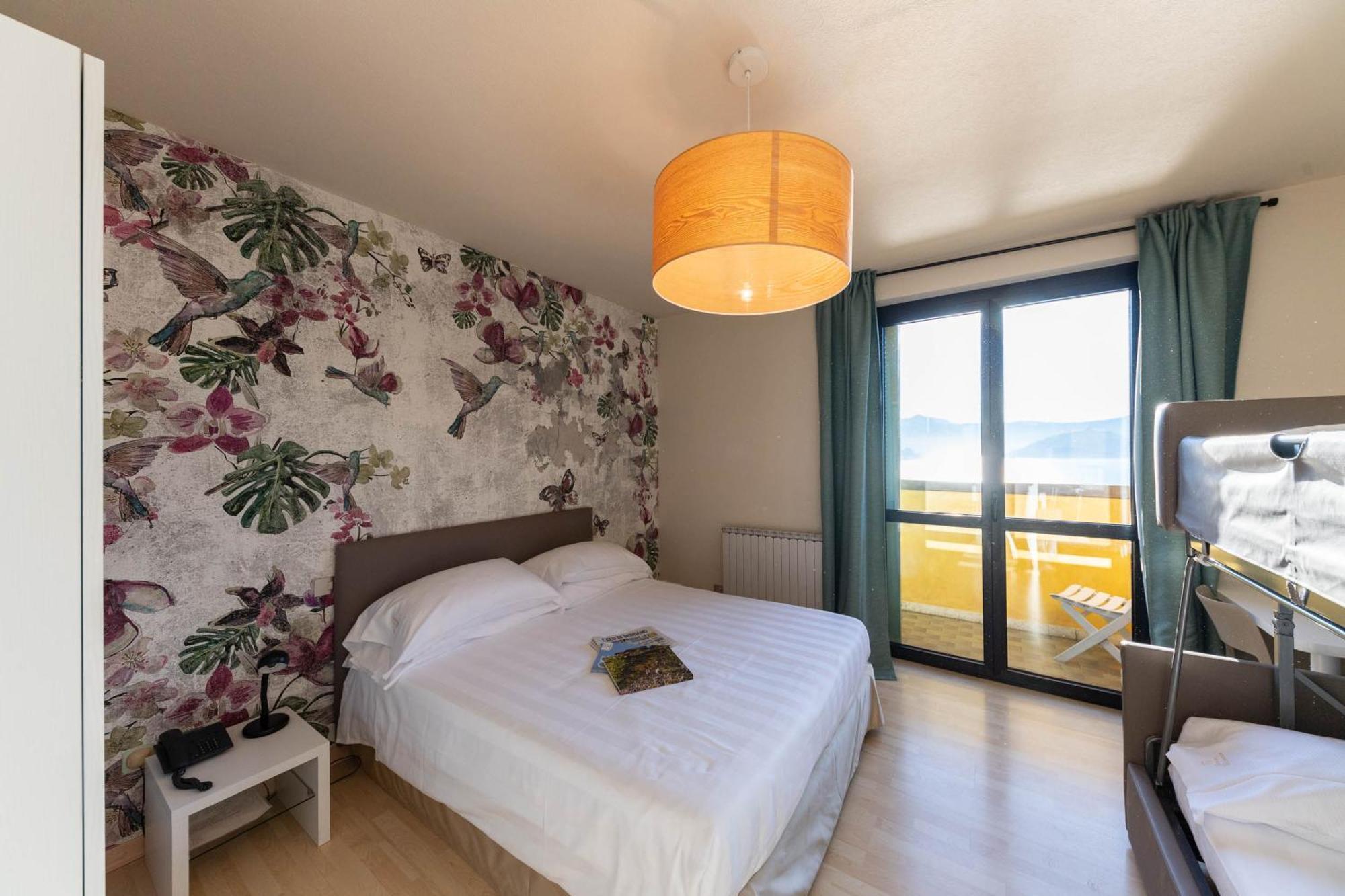 Hotel Miranda Riva di Solto Rom bilde