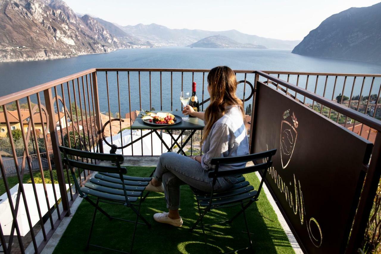 Hotel Miranda Riva di Solto Eksteriør bilde