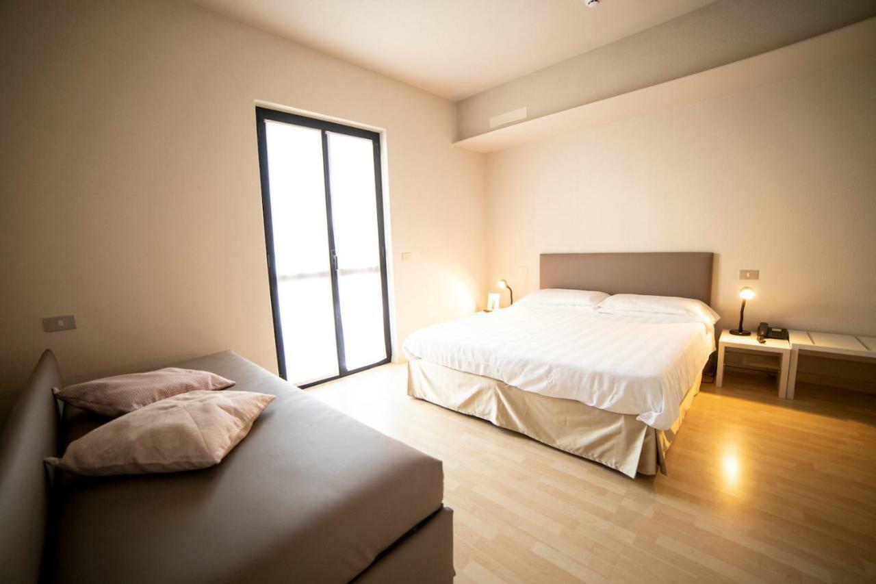 Hotel Miranda Riva di Solto Eksteriør bilde