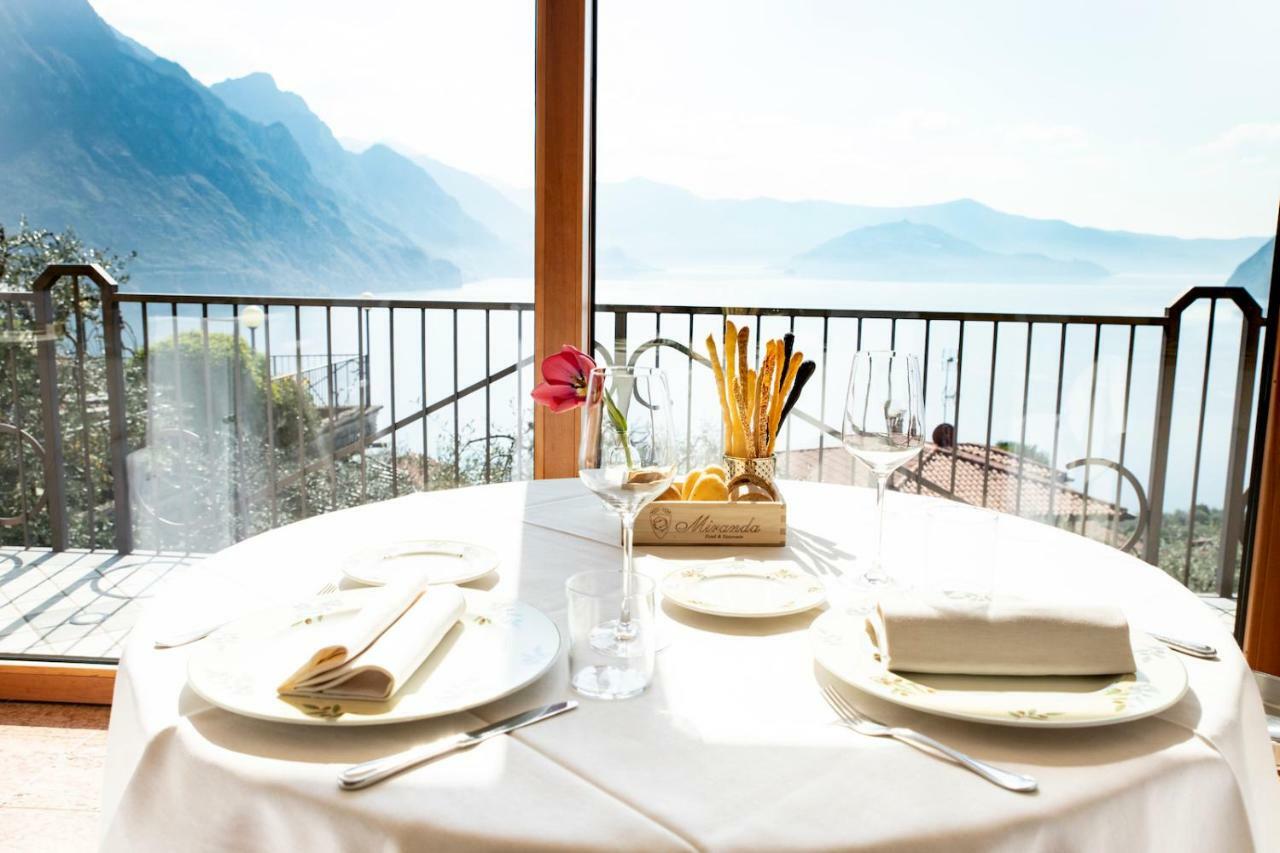 Hotel Miranda Riva di Solto Eksteriør bilde