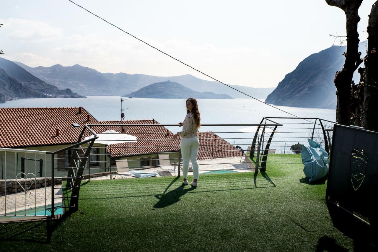 Hotel Miranda Riva di Solto Eksteriør bilde