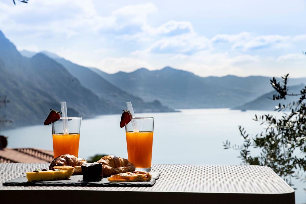 Hotel Miranda Riva di Solto Eksteriør bilde